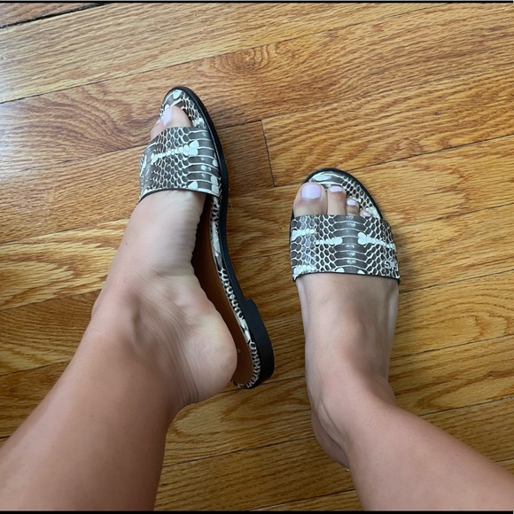 Brown/Cream Givenchy flare crocodile flats 😍 - Picture 7 of 8